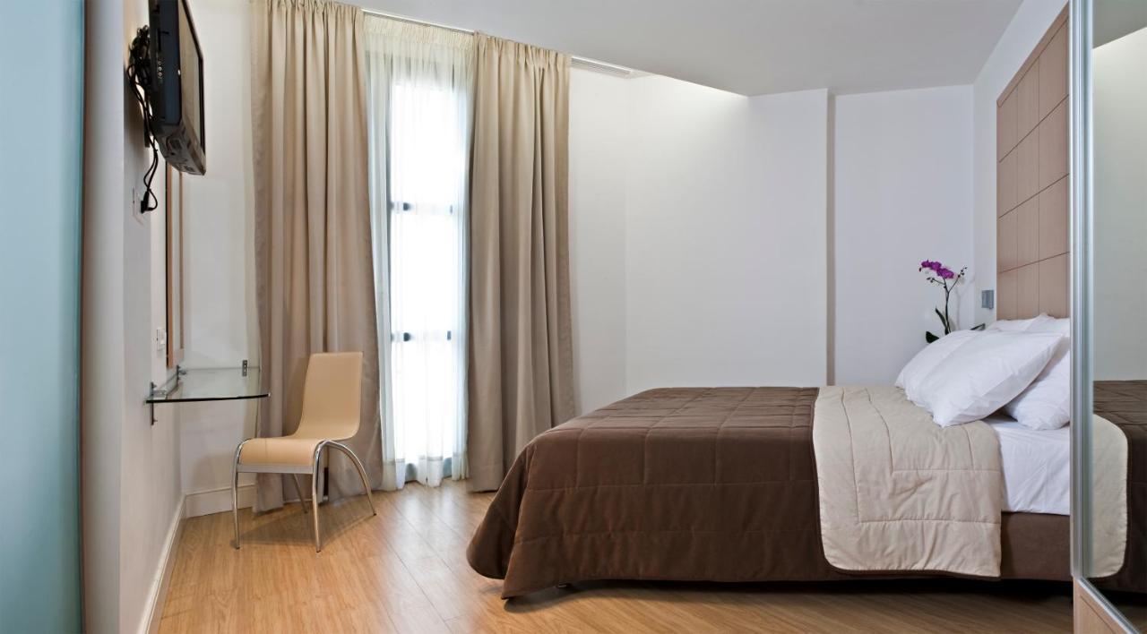 Chic Hotel Athena Bagian luar foto