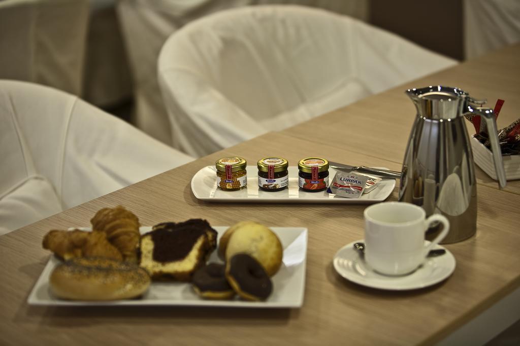 Chic Hotel Athena Bagian luar foto