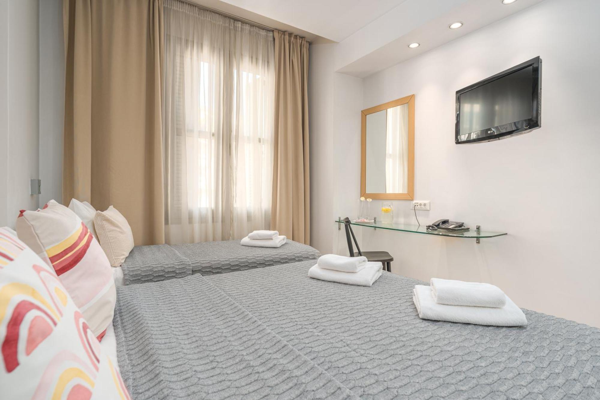 Chic Hotel Athena Bagian luar foto