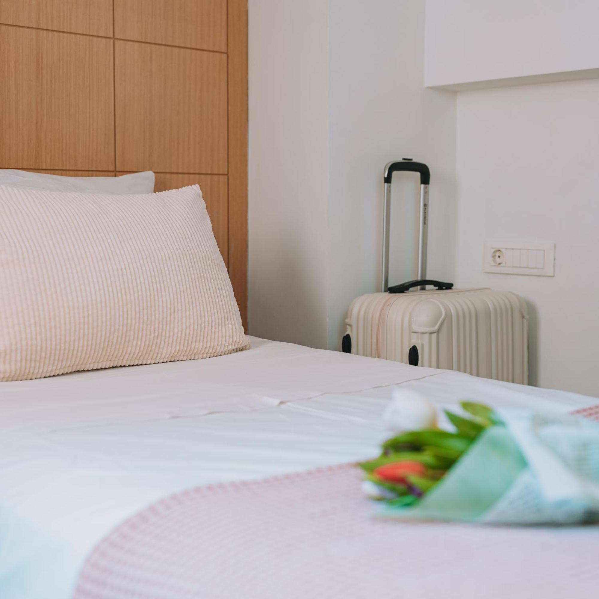 Chic Hotel Athena Bagian luar foto